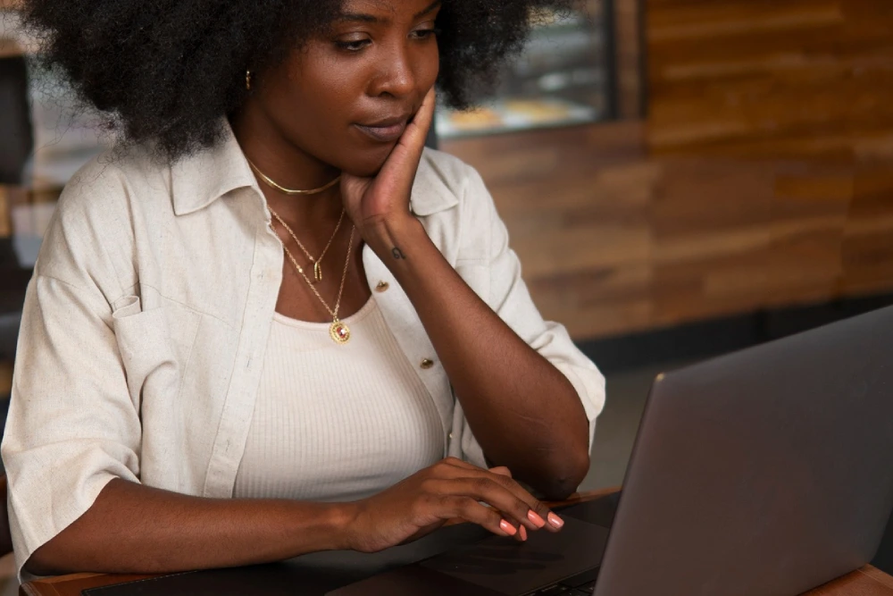 Should You Use AI to Write Your Resume in 2025?